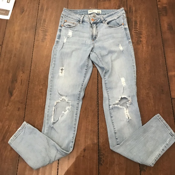 Light blue jeans with holes in them - Picture 1 of 2